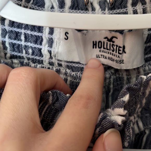 Hollister 2 Piece Set - Picture 7 of 7